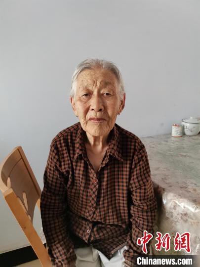 薩仁托婭拍攝的“草原母親”?！∷_仁托婭供圖