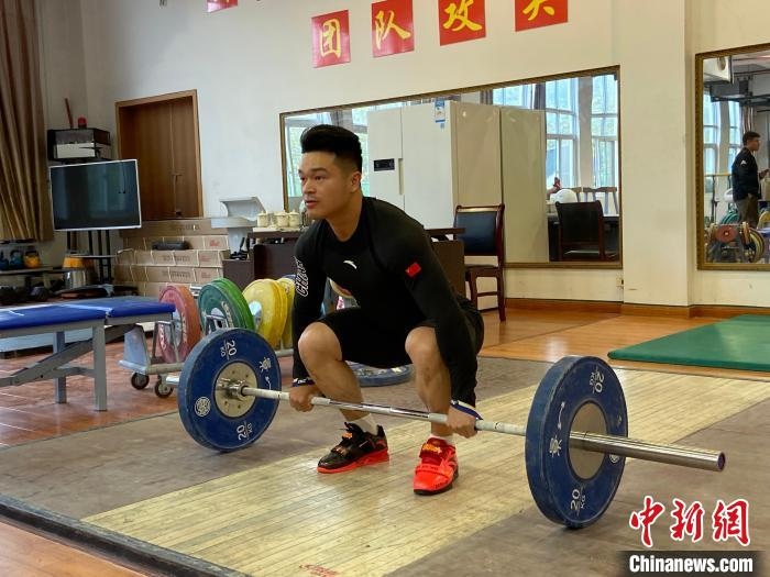 石智勇訓(xùn)練場(chǎng)景?！×植?攝