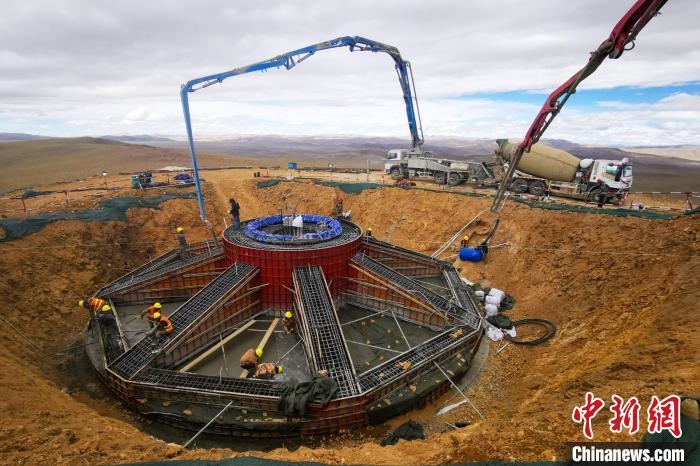 資料圖為該風(fēng)電場(chǎng)建設(shè)現(xiàn)場(chǎng)?！≈袊?guó)電建集團(tuán)成都勘測(cè)設(shè)計(jì)研究院有限公司 供圖