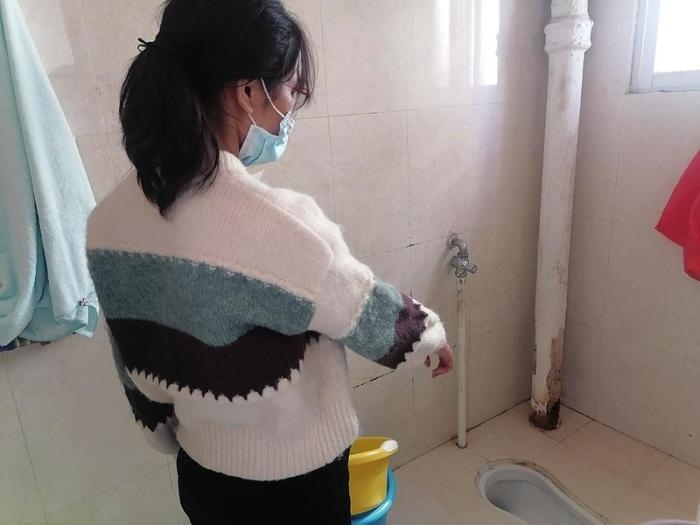  劉小姐在網(wǎng)上找人疏通出租屋里的廁所，被收費(fèi)5380元