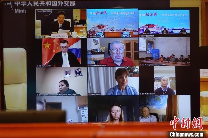 “幸福新西藏、發(fā)展新畫卷”云訪問活動在拉薩、北京、莫斯科等地同時舉行?！∪轿木?攝