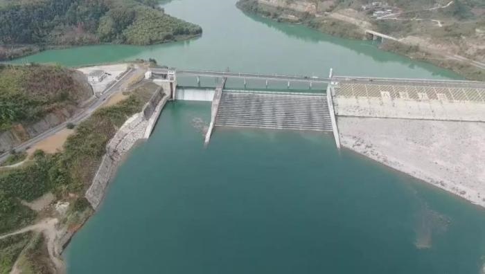 　　圖1 2021年12月7日，督察組使用無人機拍攝，保護區(qū)實驗區(qū)內(nèi)的八吝大壩已建成，且未設置過魚設施