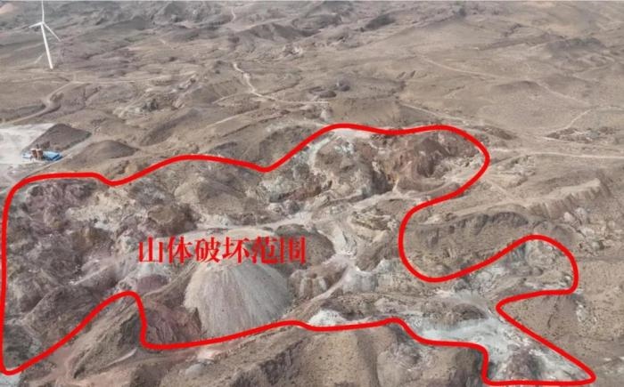  2021年12月12日，督察組使用無人機拍攝，中寧縣馬道梁北部歷史遺留礦山破壞山體面積達240余畝，現(xiàn)場滿目瘡痍、千瘡百孔