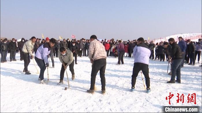 帕普孜球場，激烈角逐。　巴楚縣融媒體中心供圖