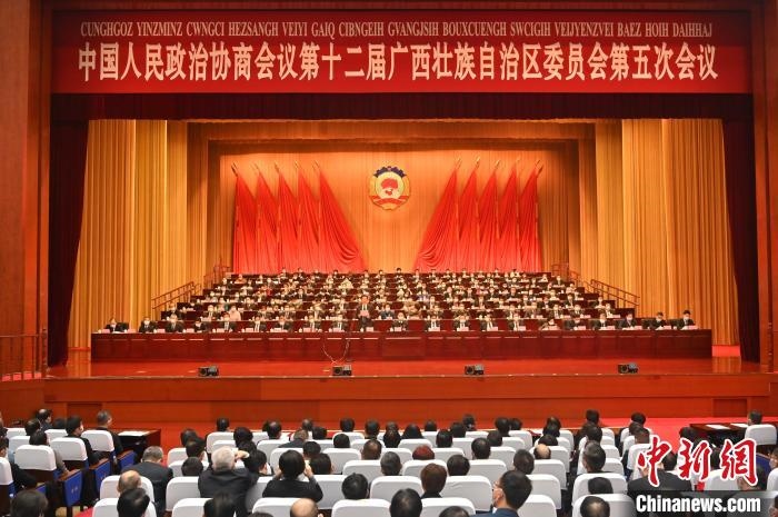 圖為大會閉幕?！∮峋?攝