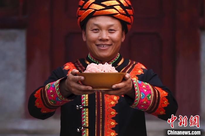 圖為“暢饗云宴”巧手年菜系列短視頻截圖?！『h(yuǎn)航 攝