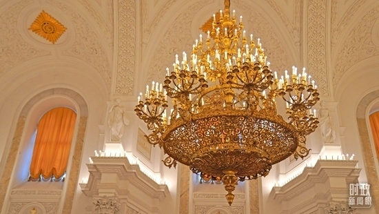 △喬治大廳內(nèi)燈光璀璨。（總臺(tái)國廣記者李晉拍攝）