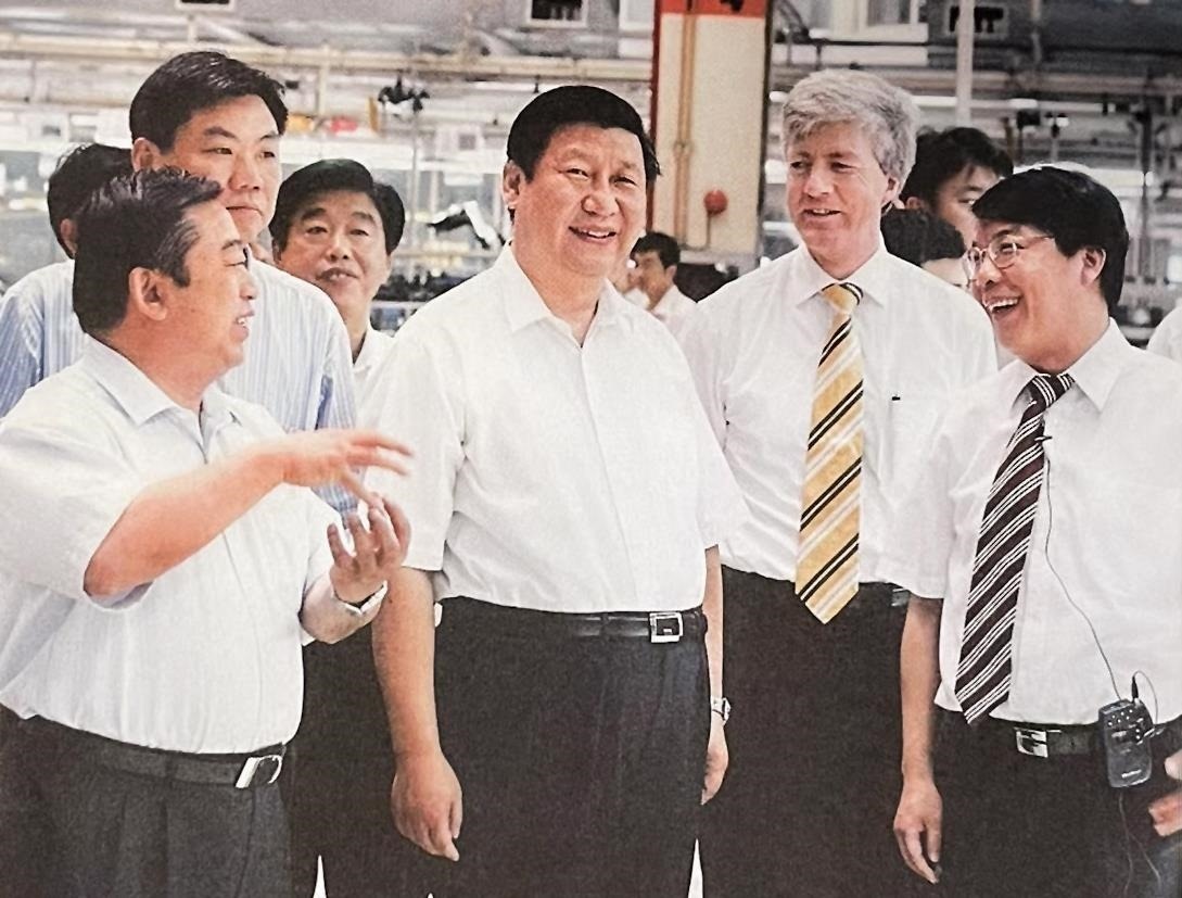 2007年7月，習近平調(diào)研上海大眾汽車有限公司。