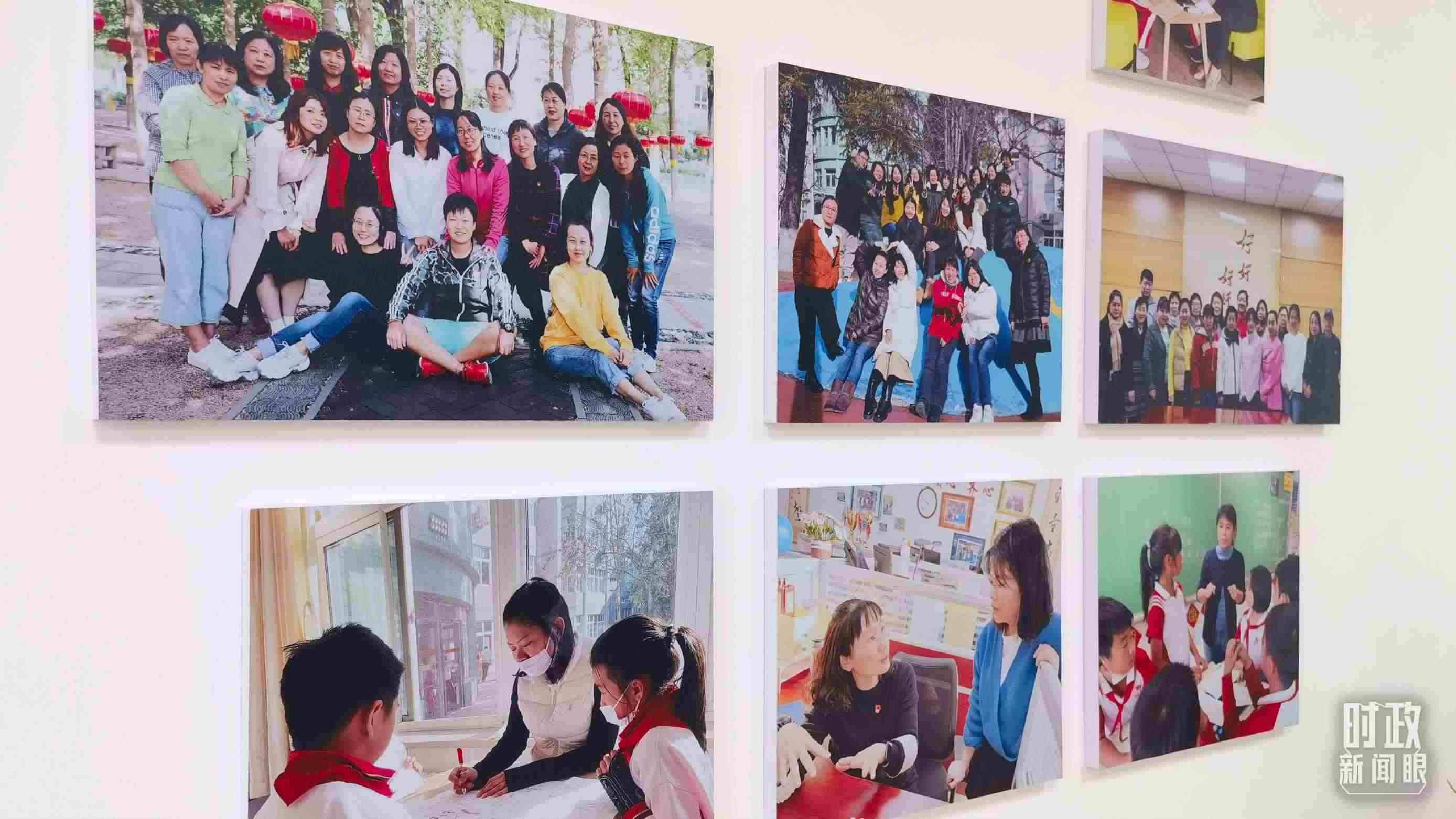 △五年級教師辦公室內(nèi)的合影展板。（總臺央視記者賈林拍攝）