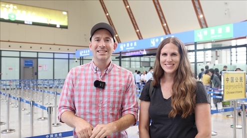 6月13日，來自美國的德拉古（Dragoo）夫婦將首次乘坐中老鐵路國際旅客列車從中國出境。李揚 攝