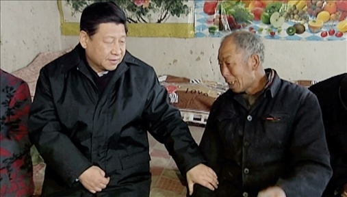 △2012年12月30日，習(xí)近平總書記來到河北省阜平縣龍泉關(guān)鎮(zhèn)顧家臺村看望困難群眾。