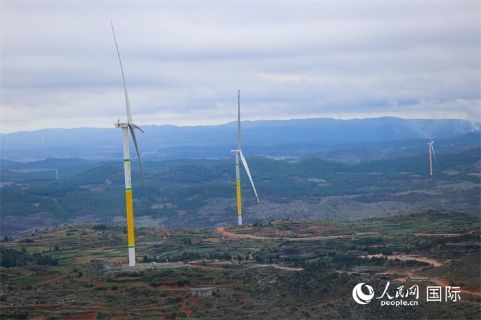 位于云南省曲靖市富源縣的富源西風(fēng)電基地。（人民網(wǎng) 李發(fā)興攝）