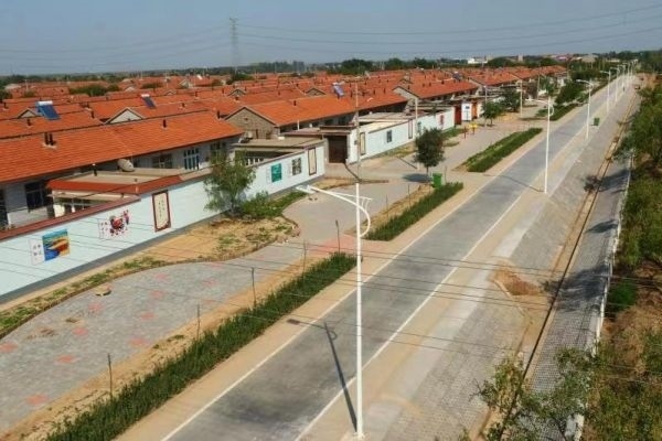后仙莊村整治后道路整潔，住房整齊劃一