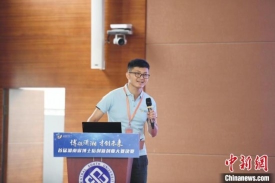 選手進(jìn)行路演。楊華峰 攝