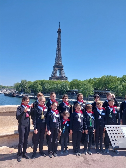 2.2023年5月，巴黎寶麗聲童聲合唱團(tuán)錄制歌曲《如果我去中國》。（圖片由受訪者提供）