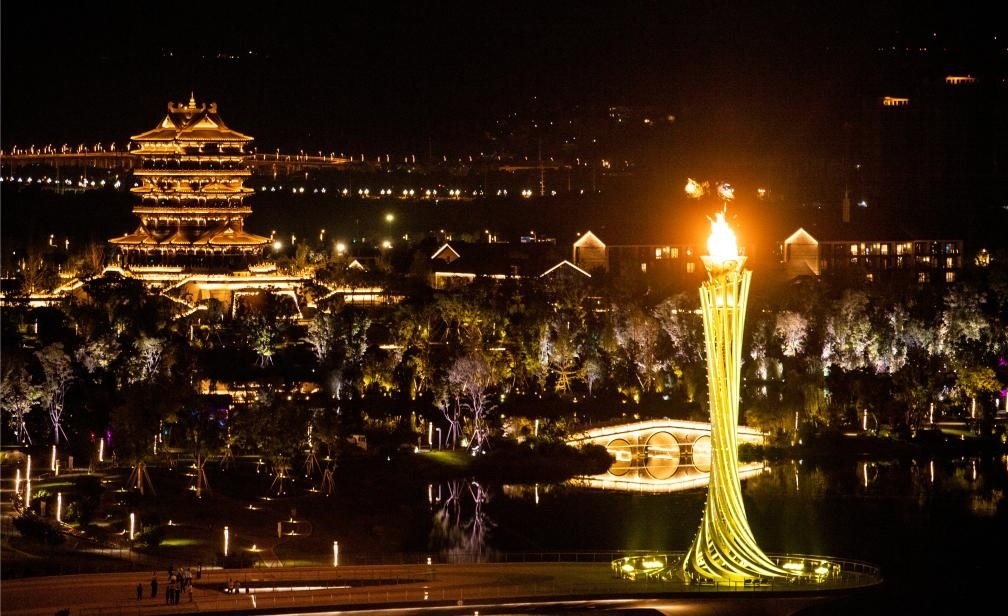 這是7月28日拍攝的成都大運(yùn)會(huì)主火炬。新華社記者曹祎銘攝