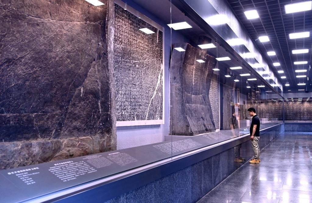 近日拍攝的陜西省漢中市博物館“石門十三品”陳列室。新華社記者 劉瀟 攝