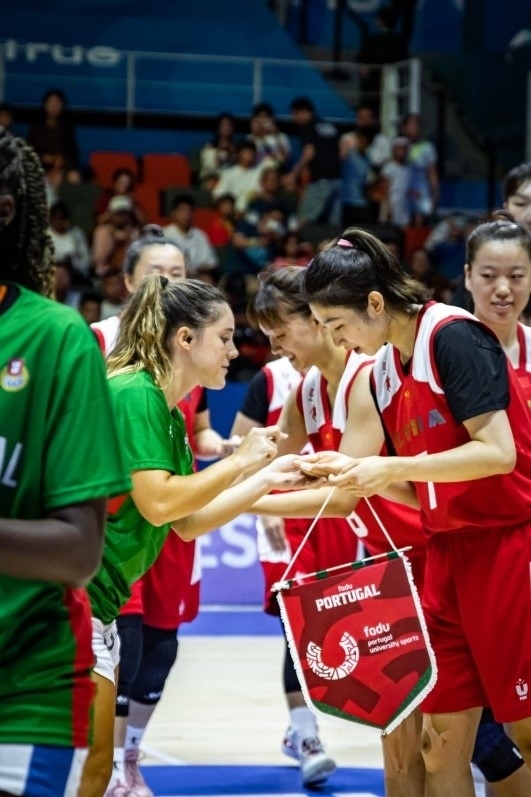 28日，成都大運會女籃項目葡萄牙隊對戰(zhàn)中國隊。 受訪者供圖