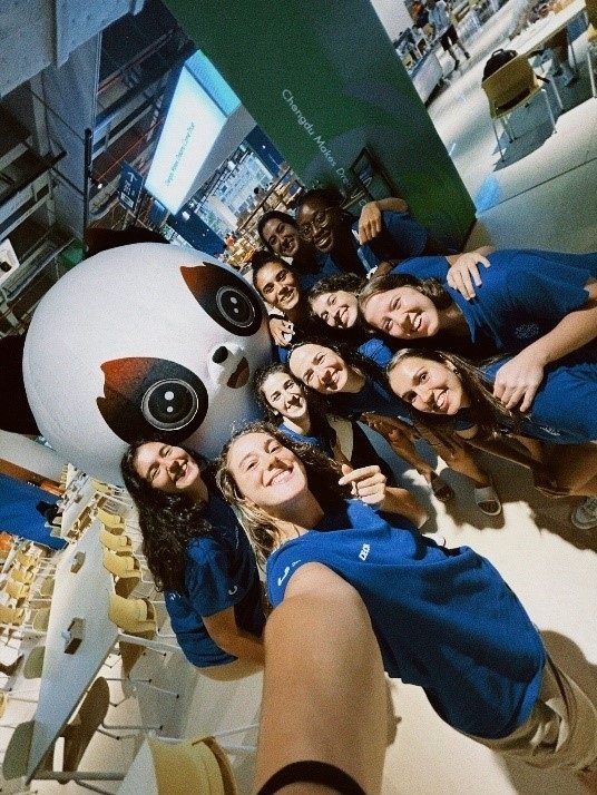 葡萄牙女籃隊員在成都大運村自拍。 受訪者供圖