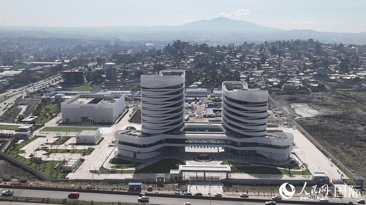 非洲疾病預(yù)防控制中心總部（一期）航拍。人民網(wǎng)記者 劉寧攝