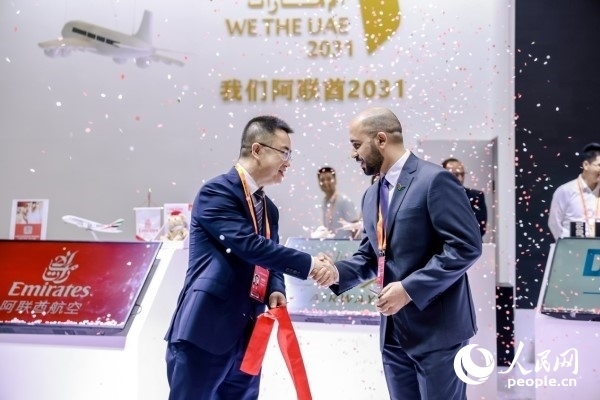 9月3日，阿聯(lián)酋駐華大使館臨時(shí)代辦、副館長哈利德·沙赫參贊與中國貿(mào)促會聯(lián)絡(luò)部二級巡視員楊曉軍揭幕阿聯(lián)酋國家館。圖片由阿聯(lián)酋駐華大使館提供