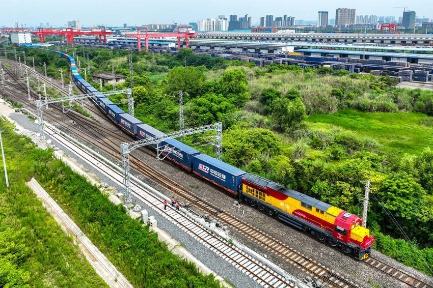 中歐班列（成渝）駛出成都國際鐵路港。青白江區(qū)委宣傳部供圖