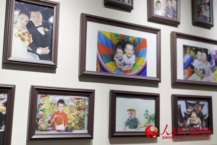 照片墻記錄每個幸福的瞬間。 人民網(wǎng) 皇甫萬里攝