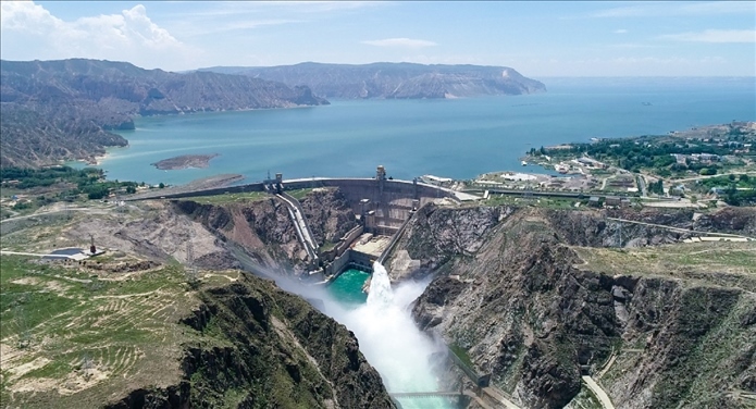 龍羊峽水電站開閘放水。國(guó)家電投黃河公司供圖