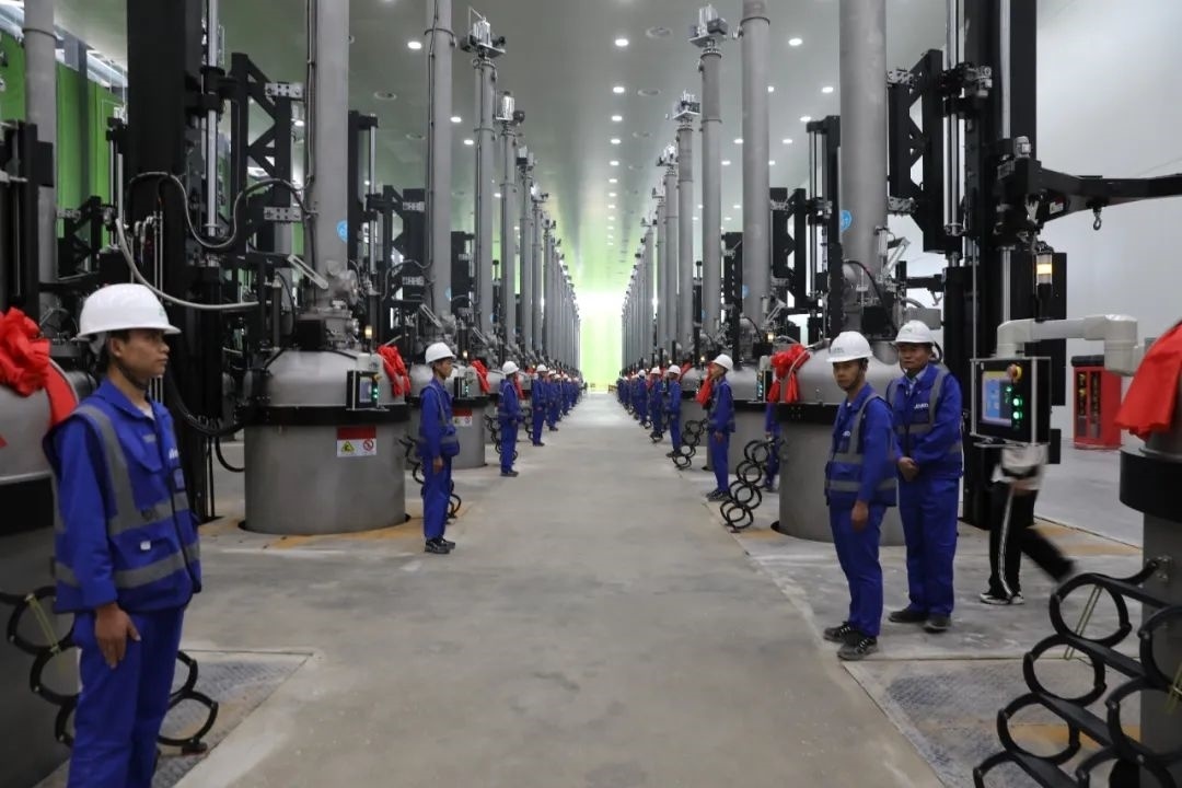 晶科能源二期20GW拉棒切方項(xiàng)目投產(chǎn)現(xiàn)場(chǎng)。南川工業(yè)園區(qū)管委會(huì)供圖