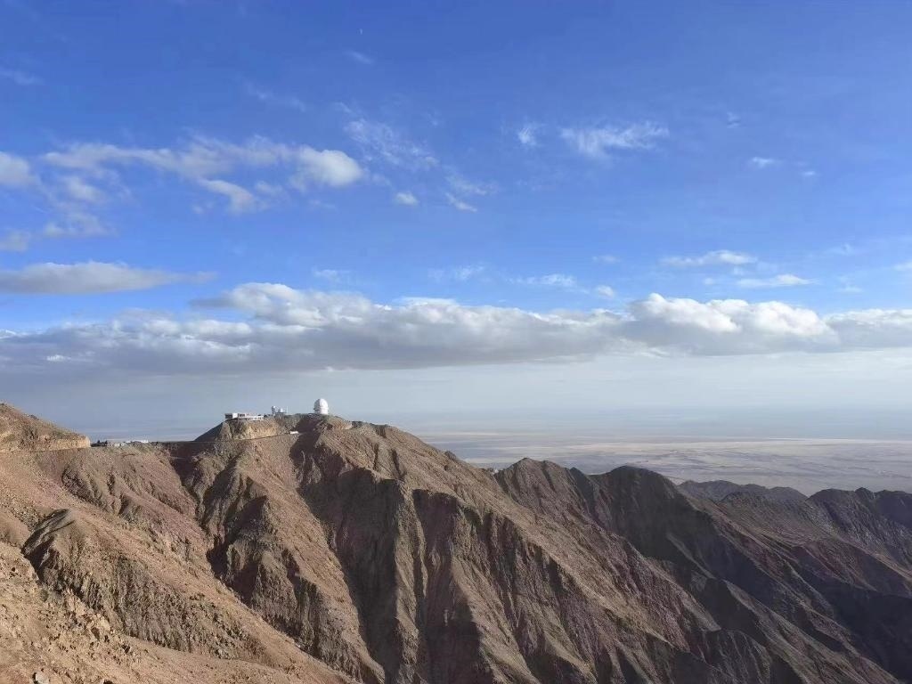 墨子巡天望遠鏡遠景圖。（中國科學(xué)技術(shù)大學(xué)供圖）