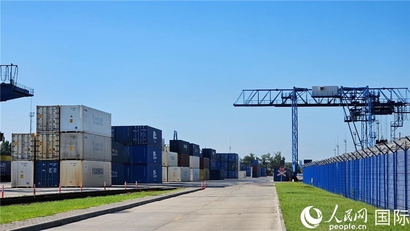 布列斯特北站，堆滿了來自中國的貨物。人民網(wǎng)記者 王震攝