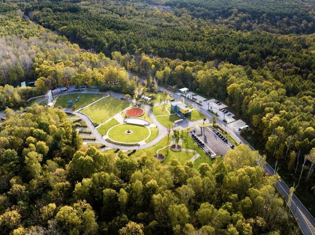 長白山華美勝地已實現(xiàn)“綠電”直供。嚴磊攝