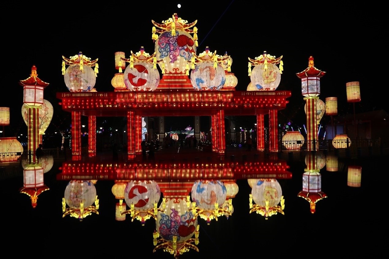 中秋國慶期間，南岳祝融文旅小鎮(zhèn)舉辦祝融花燈節(jié)。曹正平攝