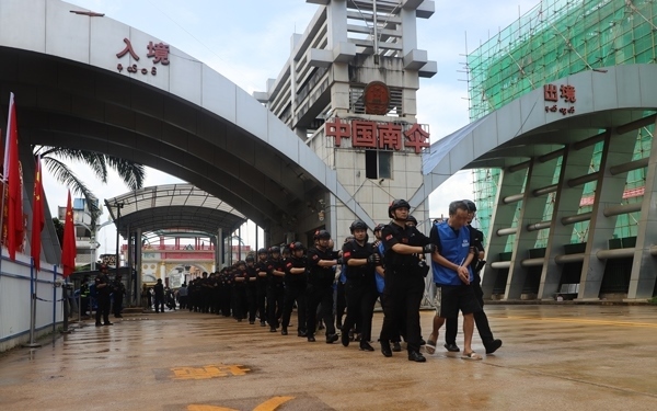 移交現(xiàn)場(chǎng)。公安部供圖