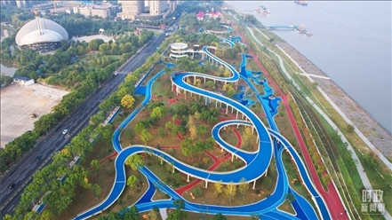 △俯瞰長江國家文化公園九江城區(qū)段。（總臺(tái)記者李海峰拍攝）