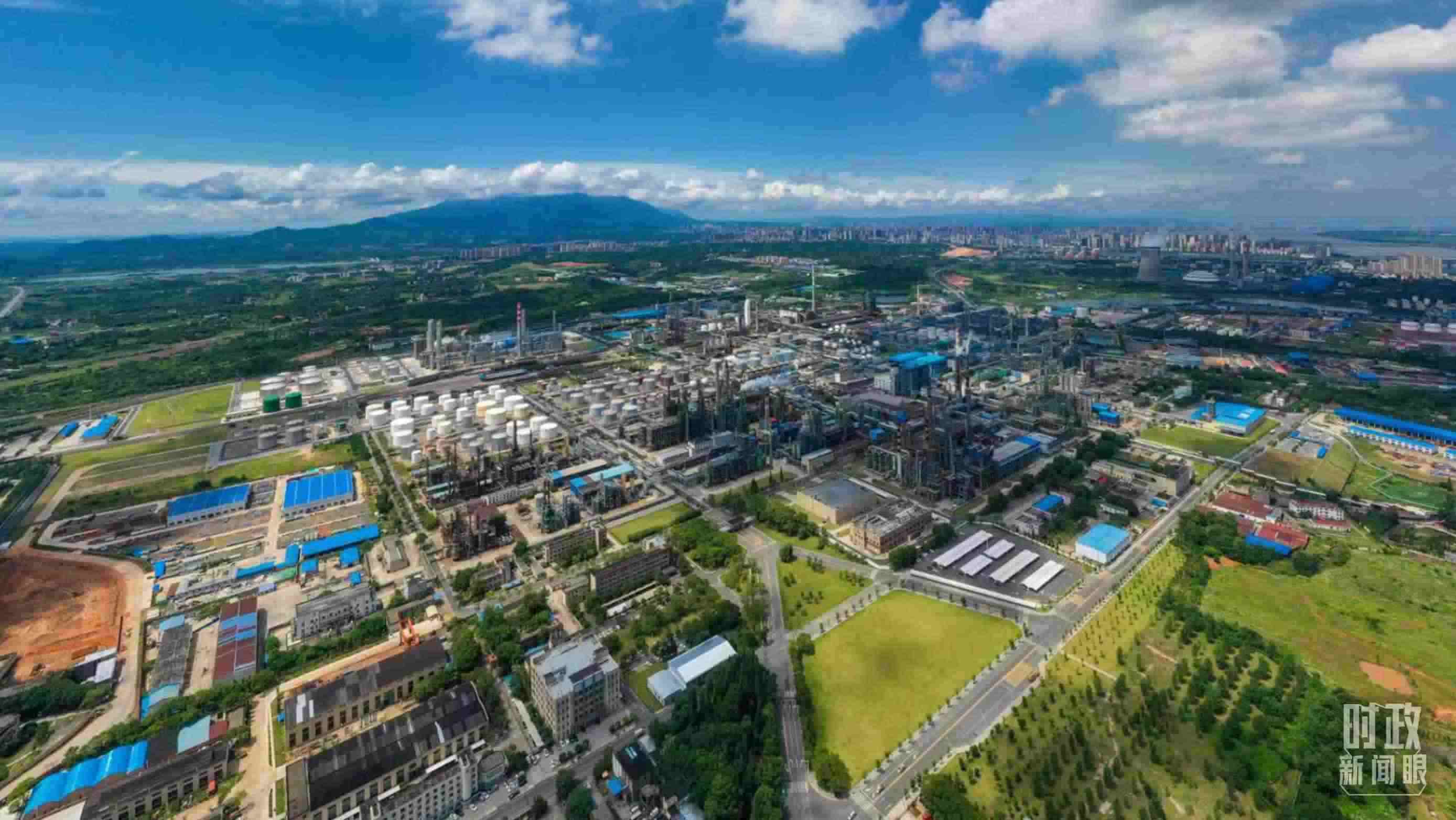 △中國石化九江分公司。（總臺(tái)記者劉陽拍攝）