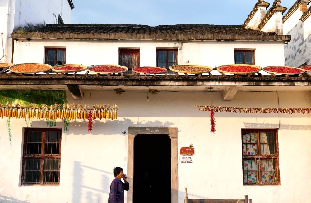 婺源縣王村石門自然村一角（2023年10月11日攝）。