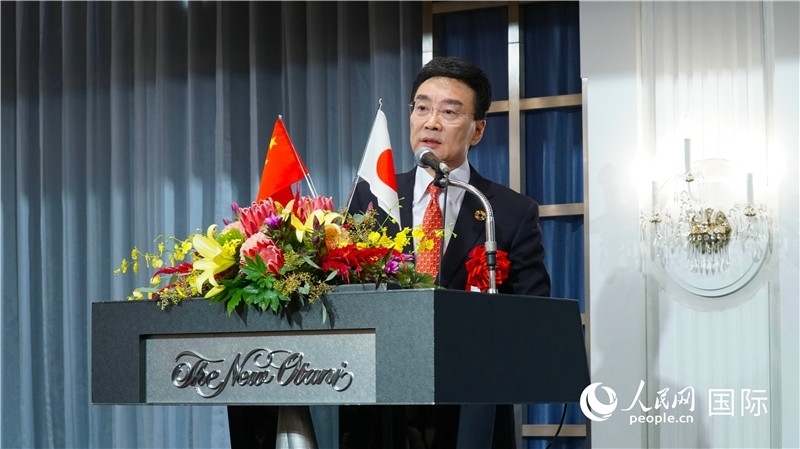 在日中國企業(yè)協(xié)會(huì)會(huì)長(zhǎng)王家馴致祝酒詞。人民網(wǎng) 蔣曉辰攝