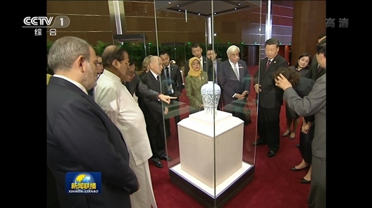 2019年5月15日，中外領(lǐng)導(dǎo)人共同參觀“大美亞細(xì)亞——亞洲文明展”。（視頻截圖）