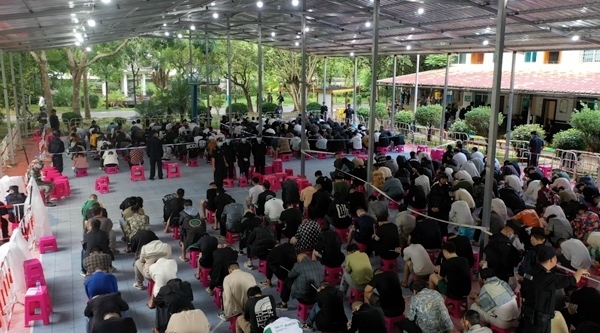 2349名電信網(wǎng)絡(luò)詐騙犯罪嫌疑人一次性移交我方。公安部供圖