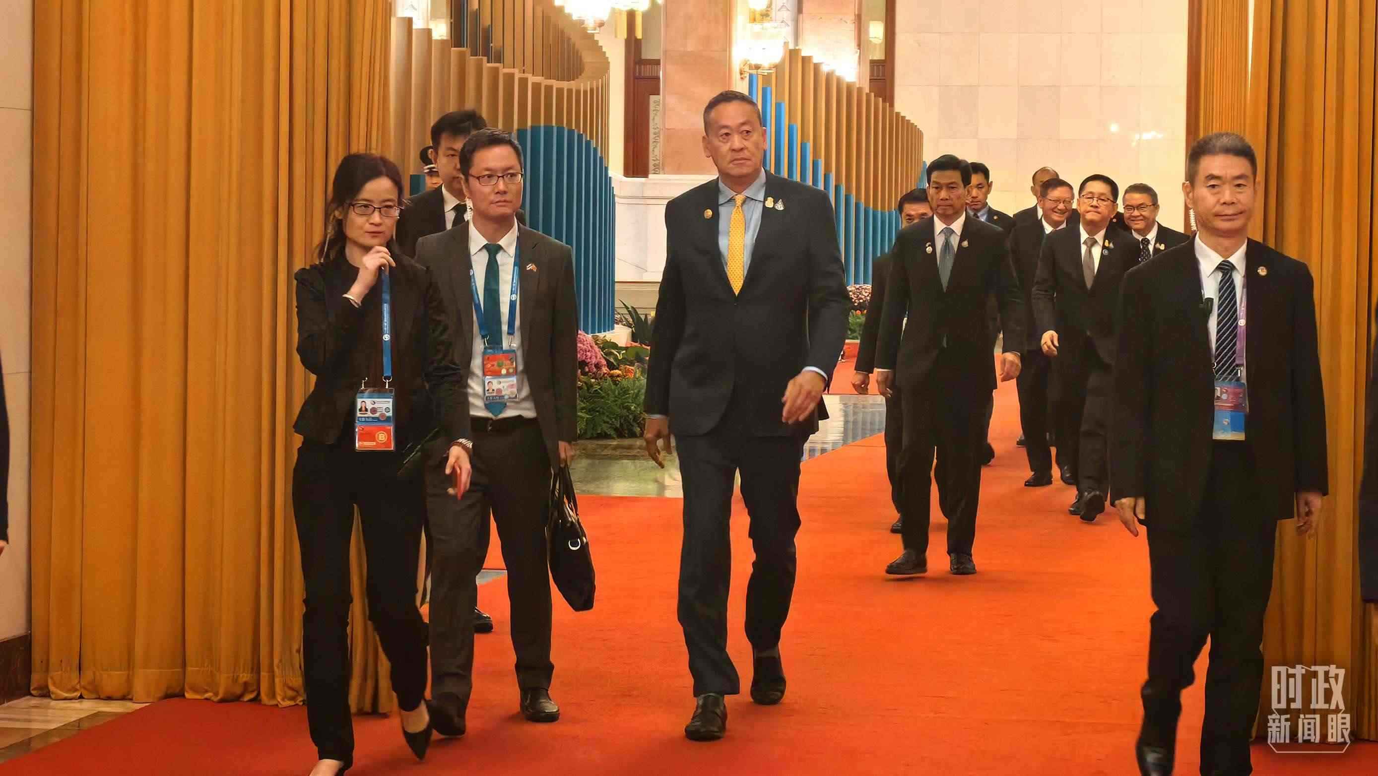 △即將參加會(huì)見(jiàn)的泰國(guó)總理賽塔。（總臺(tái)央廣記者潘毅拍攝）