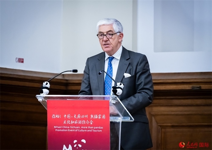 英中商業(yè)發(fā)展中心主席約翰·麥克萊恩致辭。人民網(wǎng) 郭錦標(biāo)攝