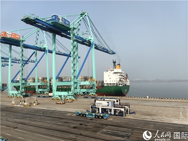 天津港北疆港區(qū)C段智能化集裝箱碼頭。人民網(wǎng)記者 符園園攝