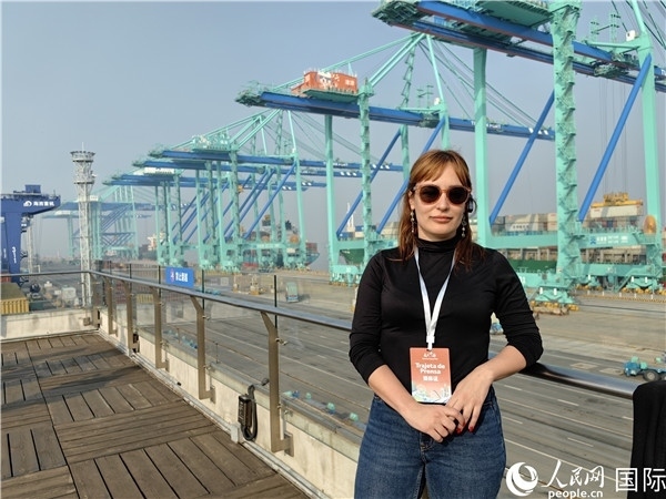 阿根廷公共電視臺(tái)記者萊蒂西亞接受采訪。人民網(wǎng)記者 符園園攝