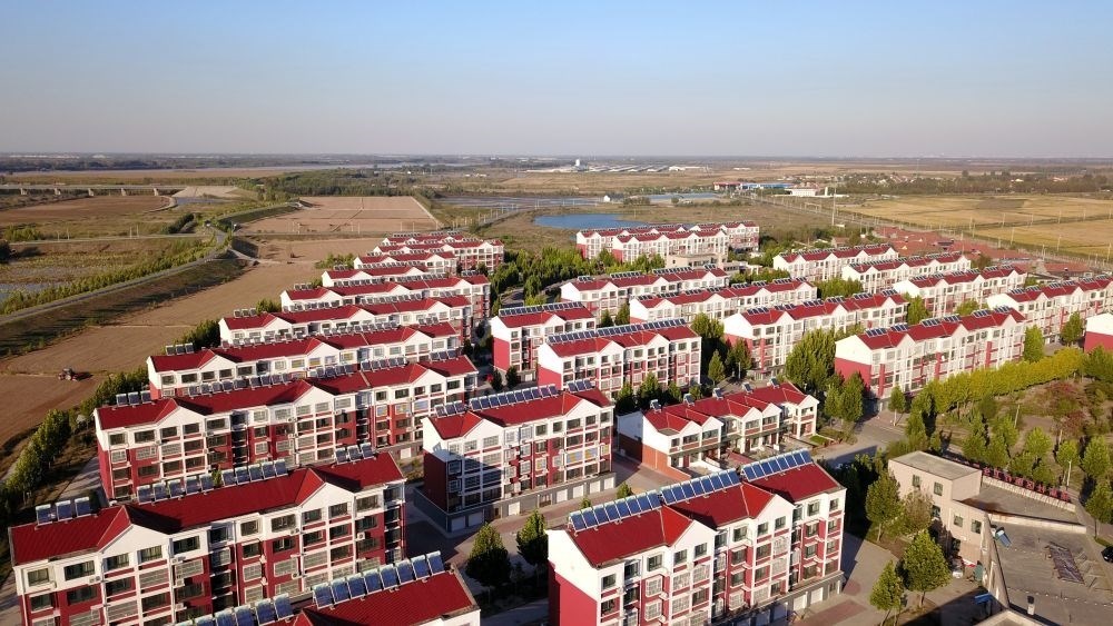 山東省東營市墾利區(qū)楊廟社區(qū)（2021年10月17日攝，無人機照片）。新華社記者 郭緒雷 攝