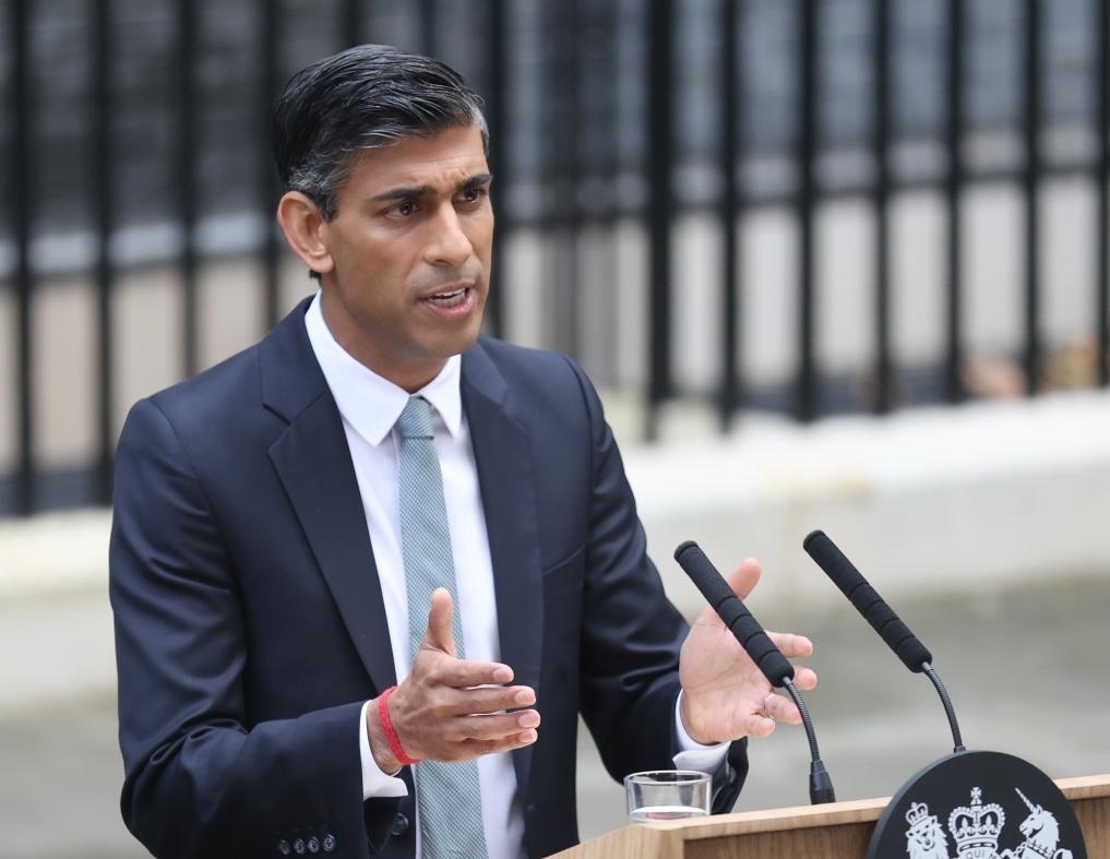 2022年10月25日，里?！ぬK納克在英國倫敦唐寧街10號首相府前發(fā)表講話。新華社記者李穎攝