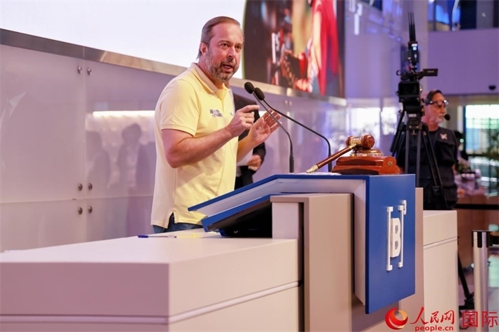 巴西礦產(chǎn)和能源部部長亞歷山大·西爾維拉發(fā)表致辭。人民網(wǎng)記者 宋亦然攝