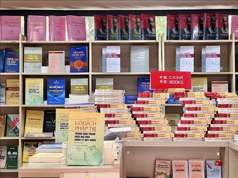 中國主題圖書亮相越南河內(nèi)書街。中國圖書進(jìn)出口（集團(tuán)）有限公司供圖