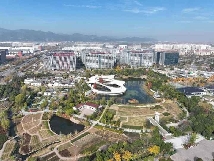 有機(jī)更新后的義烏城西街道橫塘村俯瞰圖。義烏城西街道供圖