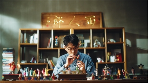 郎佳子彧通過短視頻直播，讓更多人關(guān)注并喜歡捏面人。受訪者供圖